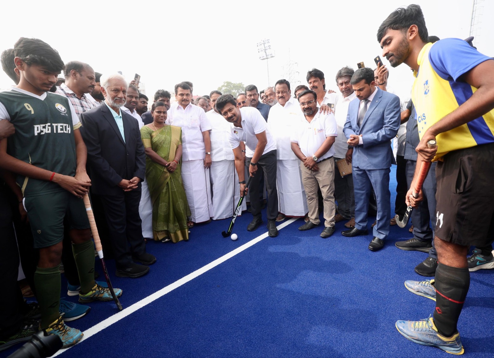 சர்வதேச தரத்திலான ஆக்கி மைதானம்