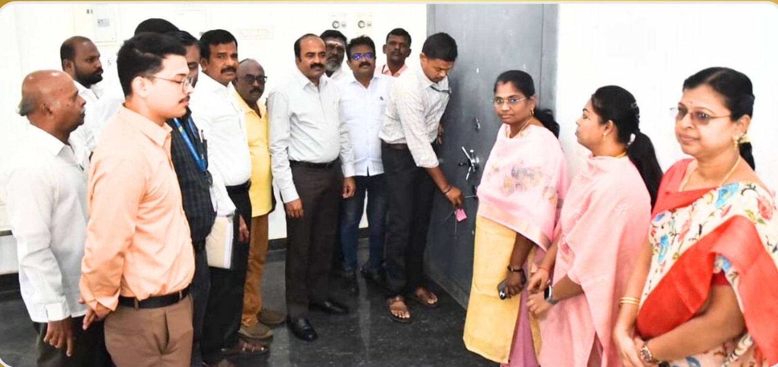 நெல்லையில் வாக்குப்பதிவு எந்திரங்கள் ஆய்வு