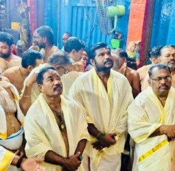 சுசீந்திரம் தாணுமாலயன் கோவிலில் நேற்றுநடந்த அனுமன் ஜெயந்தி விழா