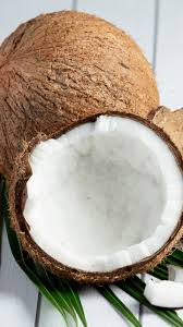 வெறும் வயிற்றில் தேங்காய் சாப்பிடுவதால் கிடைக்கும் நன்மைகள்