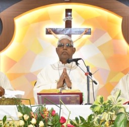 கோட்டாறு புனித சவேரியார் பேராலயத்தில் ஆயர் நசரேன் சூசை தலைமையில் நடந்த கிறிஸ்துமஸ் சிறப்பு பிரார்த்தனை