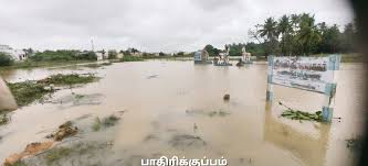 தொடர் மழை காரணமாக குடியிருப்பு பகுதிகளை சூழ்ந்த மழைநீர்