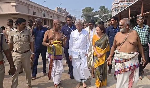 ஸ்ரீரங்கம் கோவிலில் மத்திய அமைச்சர் ஜெய்சங்கர் குடும்பத்துடன் சாமி தரிசனம்