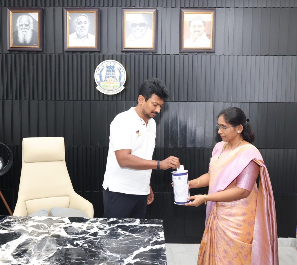 துணை முதல்வர் உதயநிதி, கொடி நாள் நிதிக்கான நன்கொடை