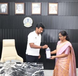 துணை முதல்வர் உதயநிதி, கொடி நாள் நிதிக்கான நன்கொடை