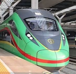 உலகையே சுற்றும் பிரம்மாண்ட 21 நாள் ரயில் பயணம்! 13 நாடுகள்..21 நாட்கள்...18750 கி.மீ தூரம்..!