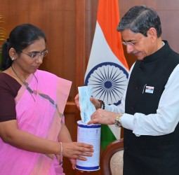 கொடி நாள் நிதியாக கவர்னர் ரவி ரூ.5 லட்சம் நன்கொடை