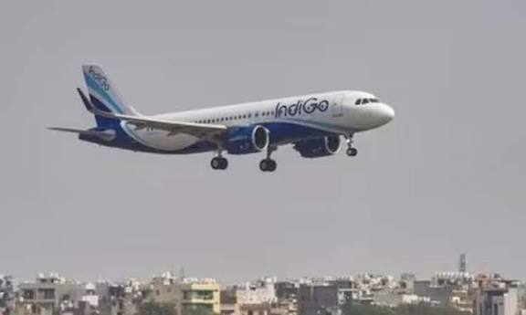 லண்டனில் இருந்து ஐதராபாத் புறப்பட்ட விமானத்திற்கு வெடிகுண்டு மிரட்டல்; அவசர அவசரமாக தரையிறக்கம்