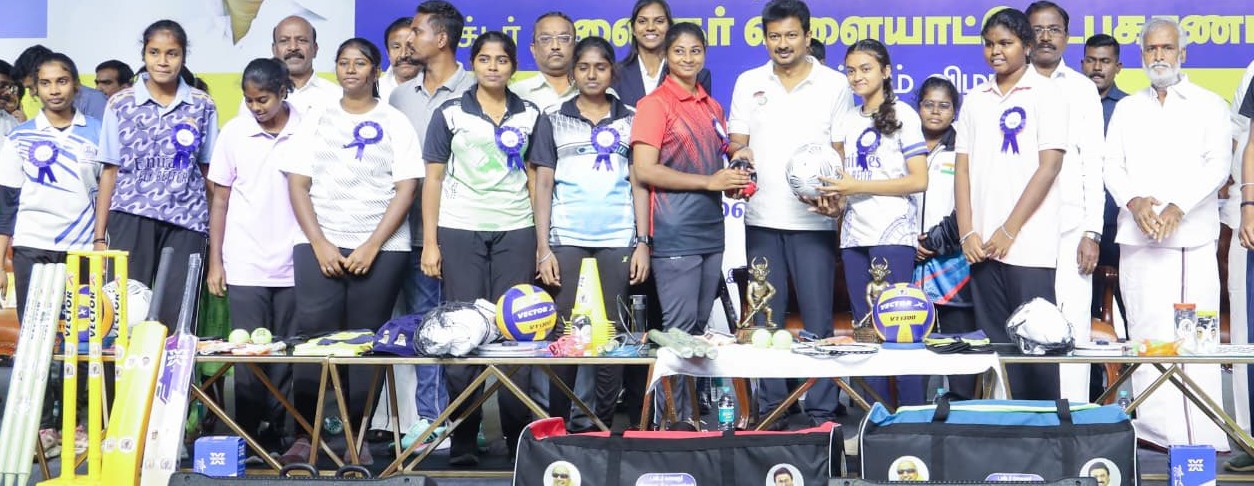 சென்னை நேரு உள் விளையாட்டரங்கில் நடந்த விழா