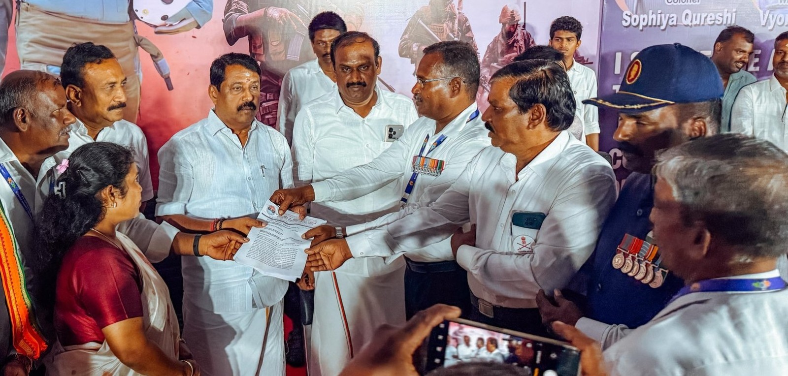 முன்னாள் ராணுவத்தினருடன் பாஜக மாநிலத் தலைவர் நயினார் நாகேந்திரன் கலந்துரையாடினார்