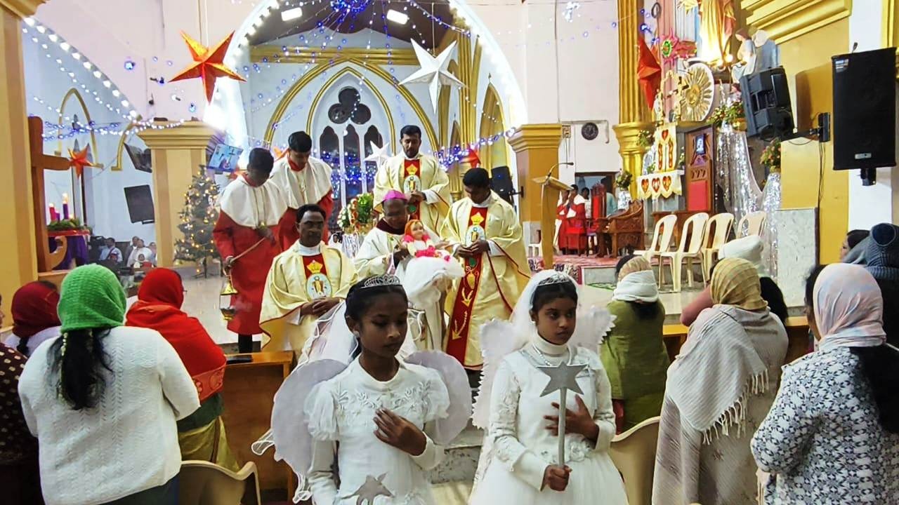 இருதய ஆண்டவர் பேராலயத்தில் ஆயர் அமல்ராஜ் தலைமையில், இரவு நேர சிறப்பு திருப்பலி