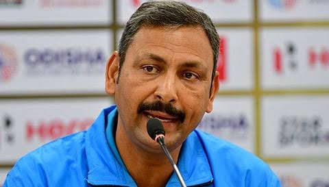 மகளிர் ஹாக்கி அணியின் பயிற்சியாளர் ராஜினாமா