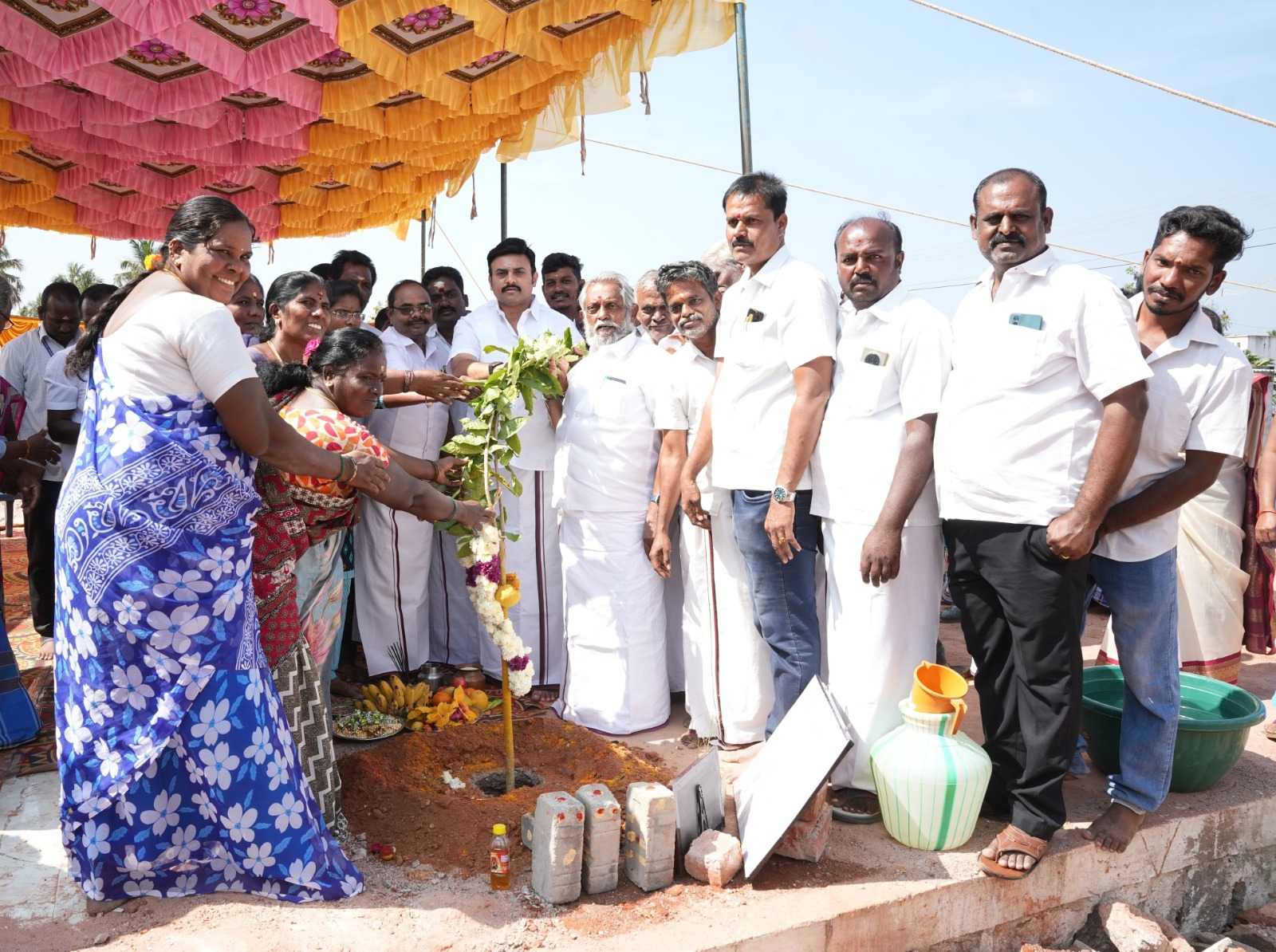 மங்களபுரம் ஊராட்சியில் ரூ.65 லட்சம் மதிப்பீட்டில் புதிய கால்நடை மருந்தக கட்டிடம்