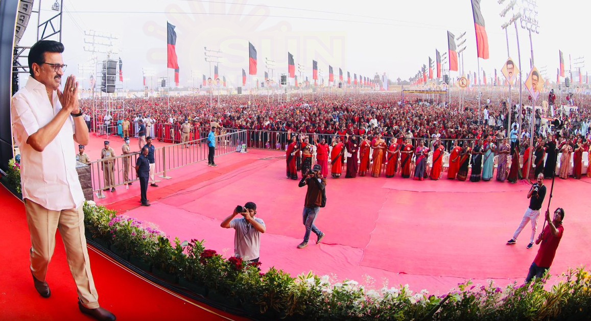 தமிழ்ப்பெண்கள் மாநாட்டில் முதல்வர் ஸ்டாலின் என்ட்ரி