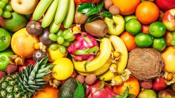 பழங்களை மட்டுமே உணவாக சாப்பிடக்கூடாது.. ஏன் தெரியுமா..?