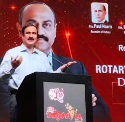 பாமக தலைவர் அன்புமணி, "வரப்புயர நீர் உயரும்" என்ற தலைப்பில் பேசினார்