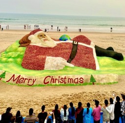 பிரமாண்ட கிறிஸ்துமஸ் தாத்தா