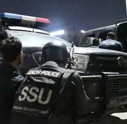 பாகிஸ்தானில் காவல் துறை வாகனத்தின் மீது துப்பாக்கிச் சூடு! 5 பேர் பலி!