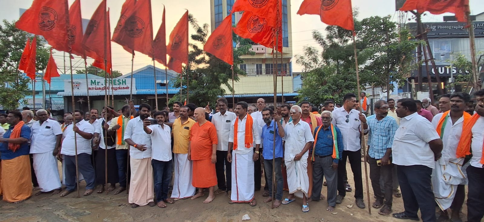 தமிழக அரசை கண்டித்து இந்து முன்னணி, பாஜகவினர் ஆர்ப்பாட்டம்