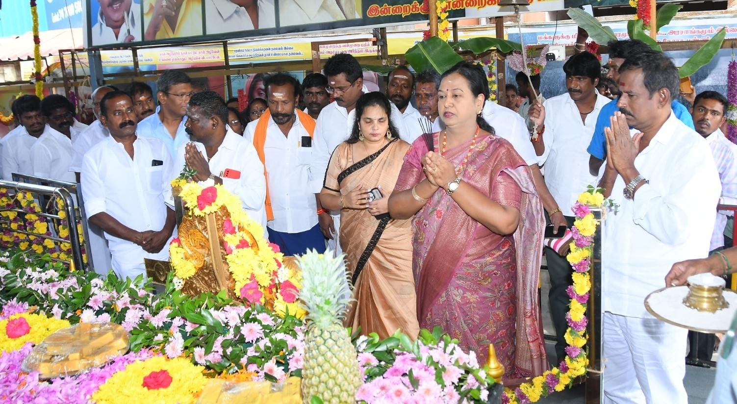 கேப்டன் ஆலயத்தில் பிரேமலதா சிறப்பு பூஜை செய்து அன்னதானம்