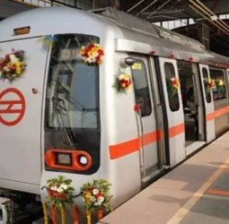 23 ஆண்டுகளை கடந்தும்... தொடர்ந்து ஓடி கொண்டிருக்கும் டெல்லி மெட்ரோவின் முதல் ரெயில்