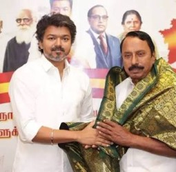 புஸ்ஸி ஆனந்த் இல்லாமல் செங்கோட்டையனுடன் ஆலோசனை நடத்திய விஜய்