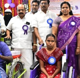 திருப்பத்தூர் மாவட்ட ஆட்சியரக கூட்டரங்கில் உலக மாற்றுத்திறனாளிகள் தினத்தை முன்னிட்டு நடத்தப்பட்ட போட்டி