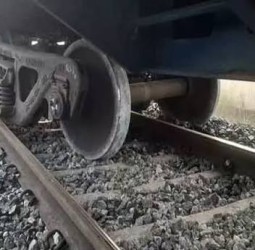 மெக்சிகோவில் ரெயில் தடம்புரண்டு விபத்து - 13 பேர் உயிரிழப்பு