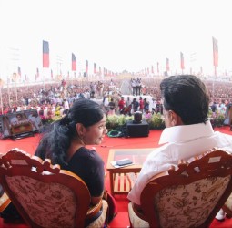 திமுக மகளிர் அணி மாநாட்டில் முதல்வர் ஸ்டாலினுடன் கனிமொழி