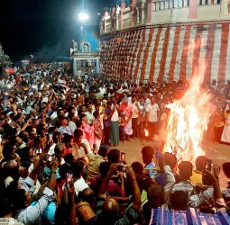 திருத்தணி சுப்பிரமணிய சுவாமி கோயிலில் கார்த்திகை தீபத் திருவிழா