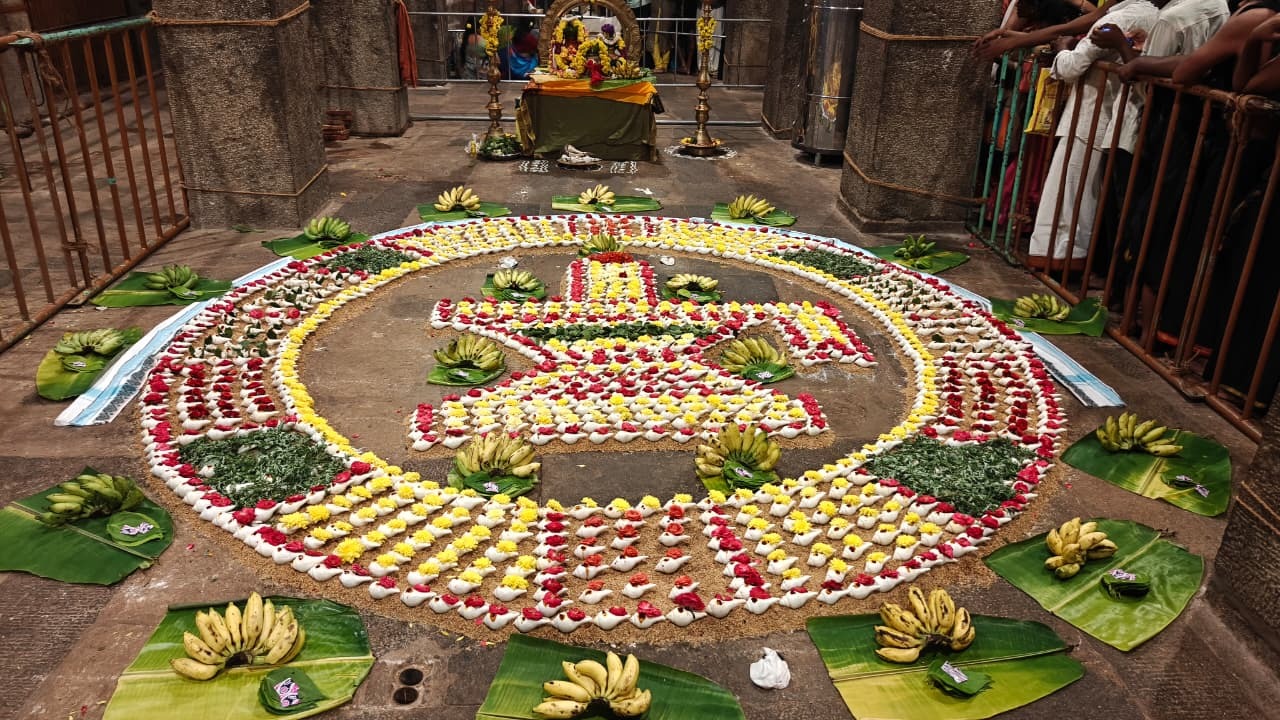 கடைசி கார்த்திகை சோம வாரத்தையொட்டி 1,008 சங்காபிஷேகம்