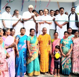 சட்டமன்ற உறுப்பினர் நிதியில் இருந்து கட்டப்பட்ட கலையரங்க கட்டிடத்தை கடம்பூர் ராஜூ எம்எல்ஏ திறந்து வைத்தார்