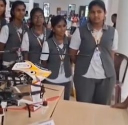 விஏவி இண்டர்நேஷனர் பள்ளியில் விமான மாதிரி கண்காட்சி