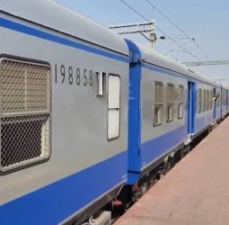 ரயில் பயணச்சீட்டு பரிசோதகா்களிடம் வாக்குவாதம் செய்தால் நடவடிக்கை: அதிகாரிகள் எச்சரிக்கை