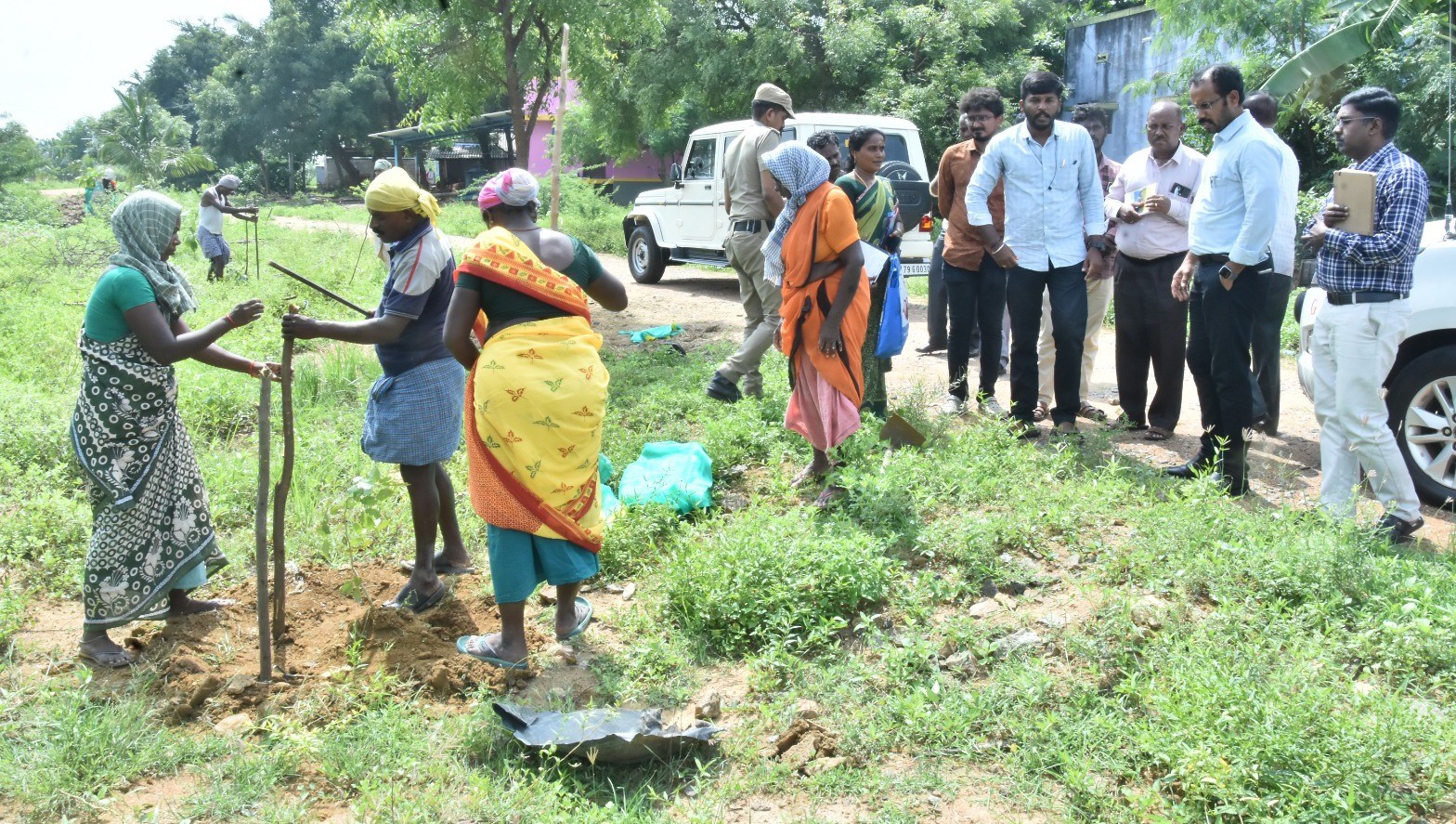 குருவிகுளம் ஊராட்சி ஒன்றிய பகுதிகளில் வளர்ச்சித்திட்ட பணி