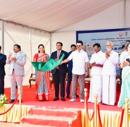 இலங்கையில் புயல் மழையால் பாதிக்கப்பட்ட தமிழ் மக்களுக்கான நிவாரணப் பொருட்கள்