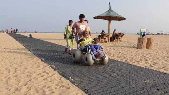 மெரினா கடற்கரையில் மாற்றுத்திறனாளிகள் கடலை மிக அருகில் ரசிக்க தனிப்பாதை