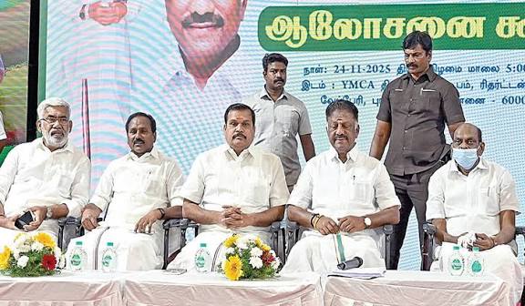 அதிமுக தொண்டர்கள் உரிமைக் குழு’ கழகமாக மாற்றம்