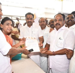 முன்னாள் அமைச்சர் எம்ஆர் விஜயபாஸ்கர் விருப்ப மனு