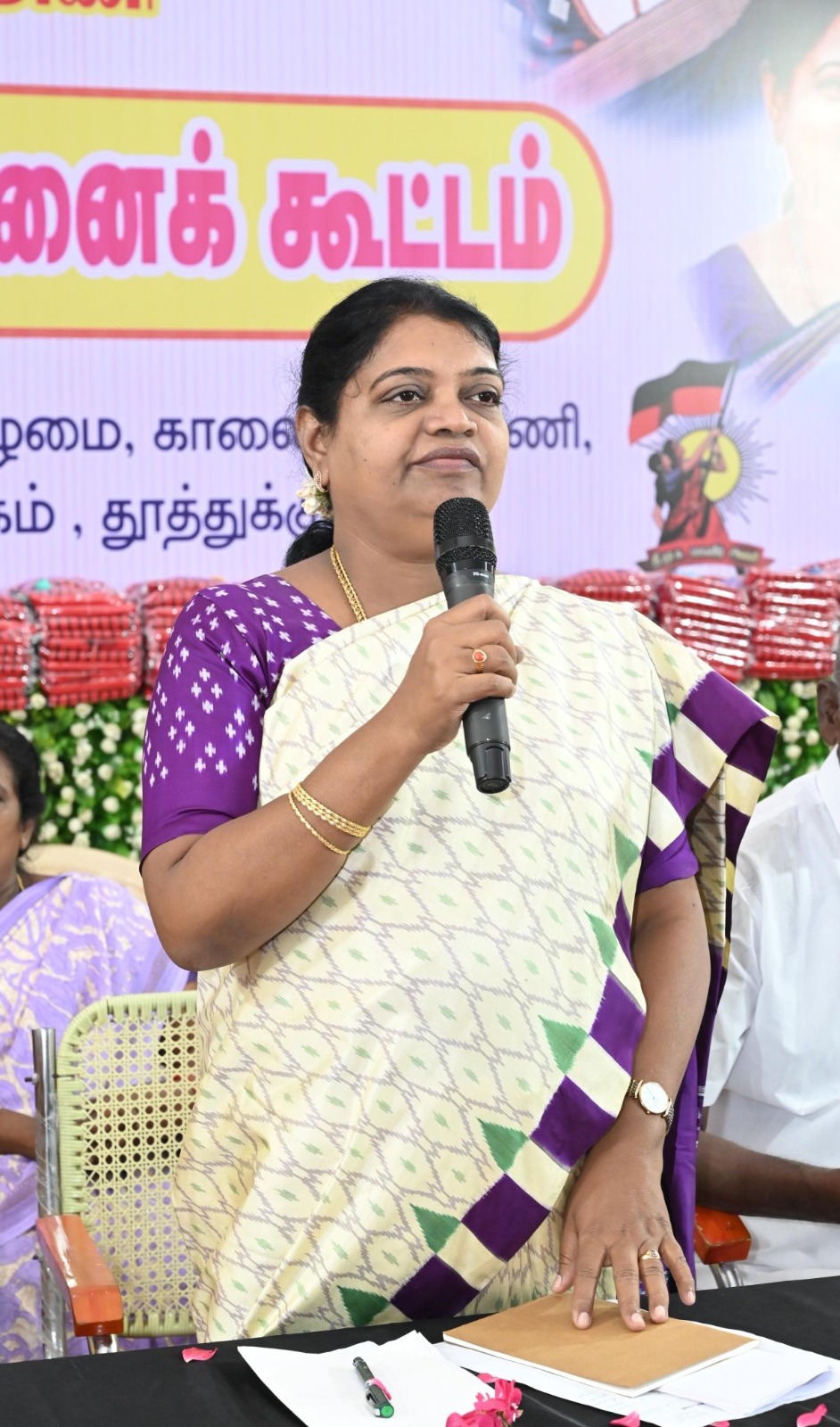 தூத்துக்குடி கலைஞர் அரங்கில் வடக்கு மாவட்ட மகளிர் அணி மற்றும் மகளிர் தொண்டரணி ஆலோசனைக் கூட்டம்