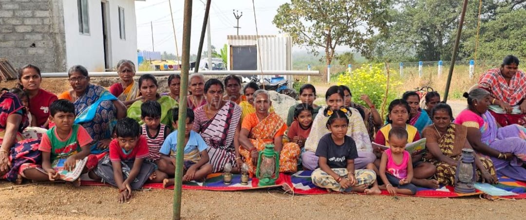 மின்சார வசதி கோரி கிராமமக்கள் உண்ணாவிரதம்