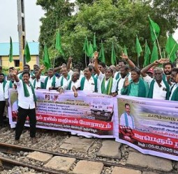 மேகேதாட்டு விவகாரம்: மத்திய அரசை கண்டித்து தஞ்சாவூரில் விவசாயிகள் ரயில் மறியல்: 100 பேர் கைது