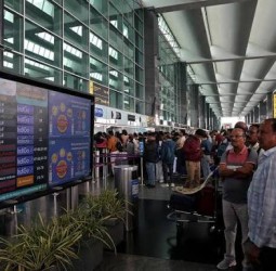 இண்டிகோ முடக்கம் தாக்கம் - ‘கல்லா’ கட்டிய மற்ற விமான நிறுவனங்கள்!