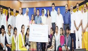 விஐடியில் 1,100 மாணவர்களுக்கு ரூ.1 கோடி கல்வி உதவித்தொகை