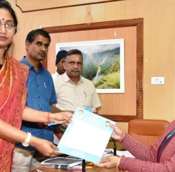 கூடலூர் பகுதியில் சாலை விபத்தில் காயமடைந்த 7 நபர்களுக்கு ரூ.2.30 லட்சம் நிதி உதவி