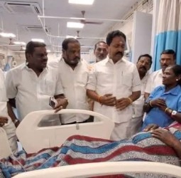 தூய்மைப் பணியாளரை அதிமுக நிர்வாகி பாப்புலர் முத்தையா சந்தித்து நிதி உதவி