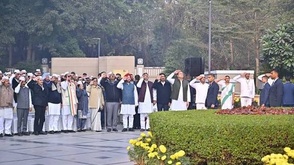 டில்லியில் காங்கிரஸின் 140ஆவது நிறுவன தின கொடியேற்று விழா