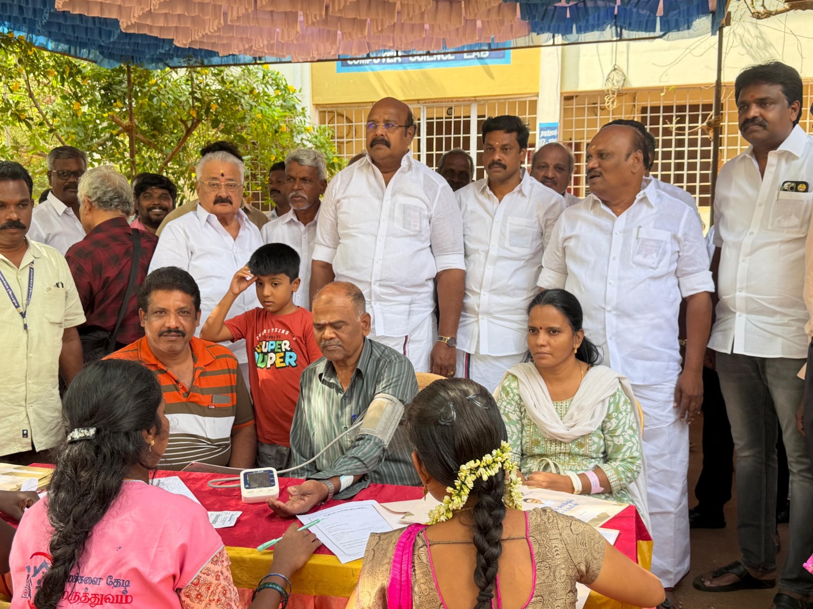 தஞ்சை மன்னர் சரபோஜி கல்லூரியில் நேற்று நலம்_காக்கும்_ஸ்டாலின் மருத்துவ முகாம்