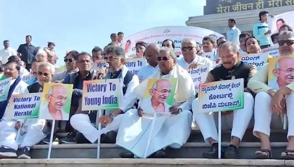 காந்தி பெயர் மாற்றம்! கர்நாடகத்தில் சித்தராமையா தலைமையில் காங்கிரஸ் ஆர்ப்பாட்டம்!