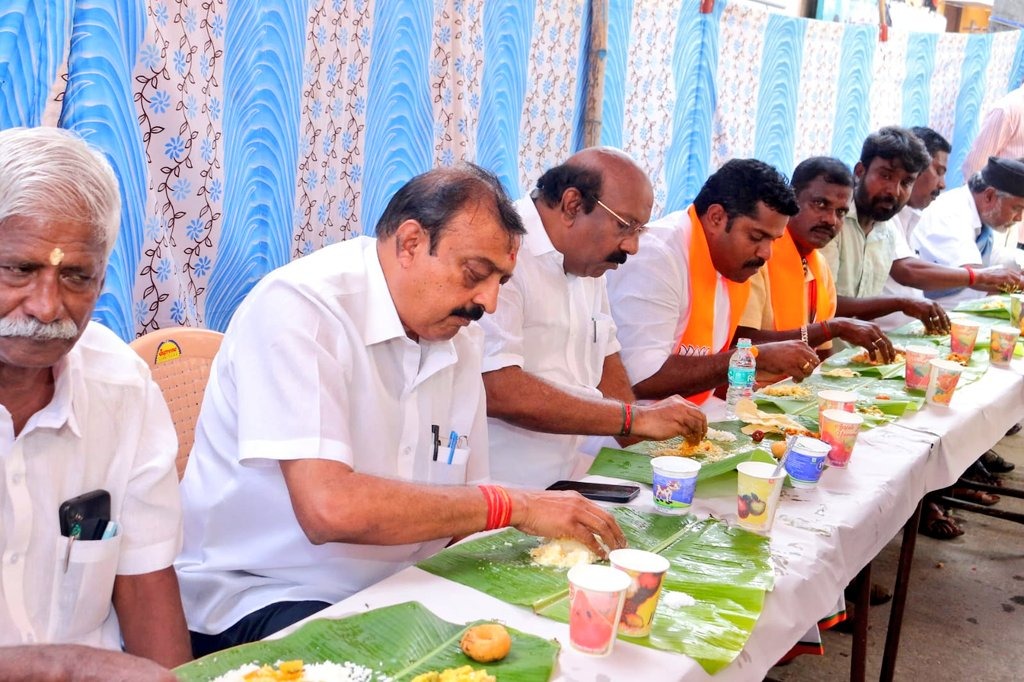 உருளையான்பேட்டை தொகுதி கென்னடி வீதியில் சமபந்தி விருந்தில் பாஜக தலைவர் ராமலிங்கம்